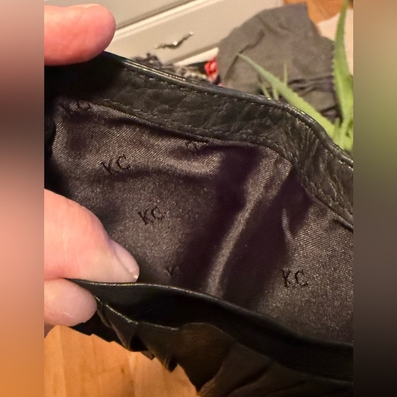 Kenneth Cole Black Leather Trifold Womens Wallet - Picture 4 of 6